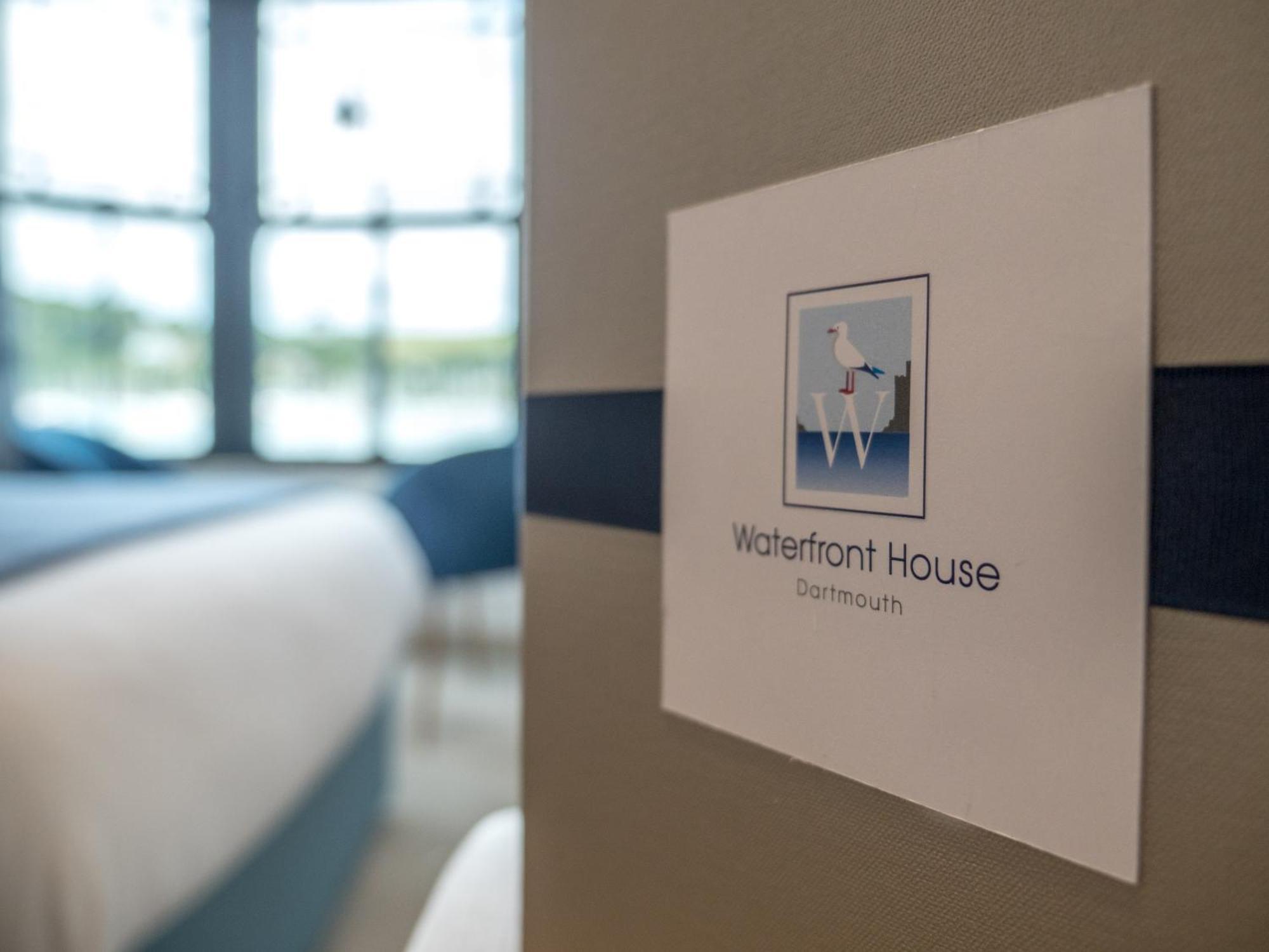 Waterfront House Bed & Breakfast ดาร์ตมัธ ภายนอก รูปภาพ