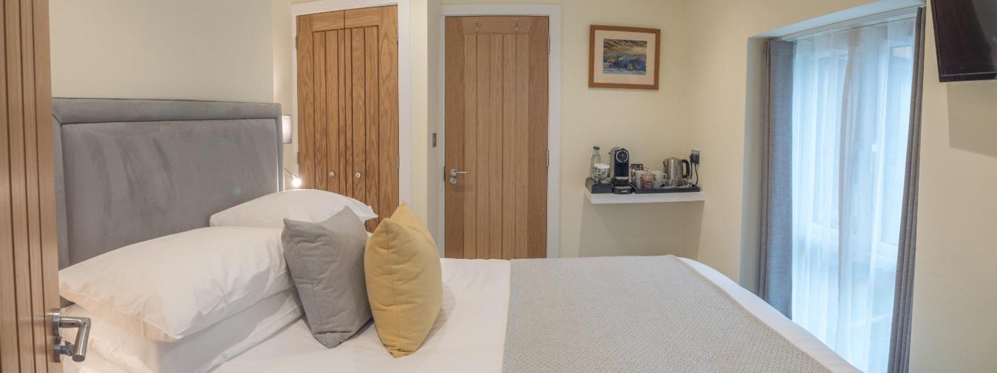 Waterfront House Bed & Breakfast ดาร์ตมัธ ภายนอก รูปภาพ
