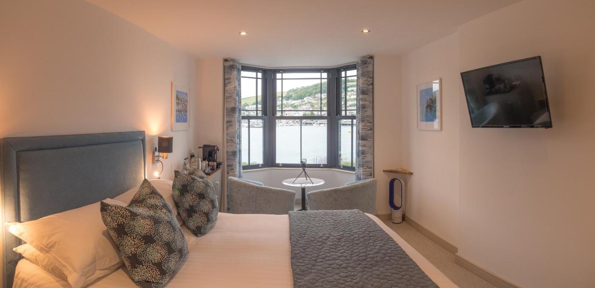 Waterfront House Bed & Breakfast ดาร์ตมัธ ภายนอก รูปภาพ