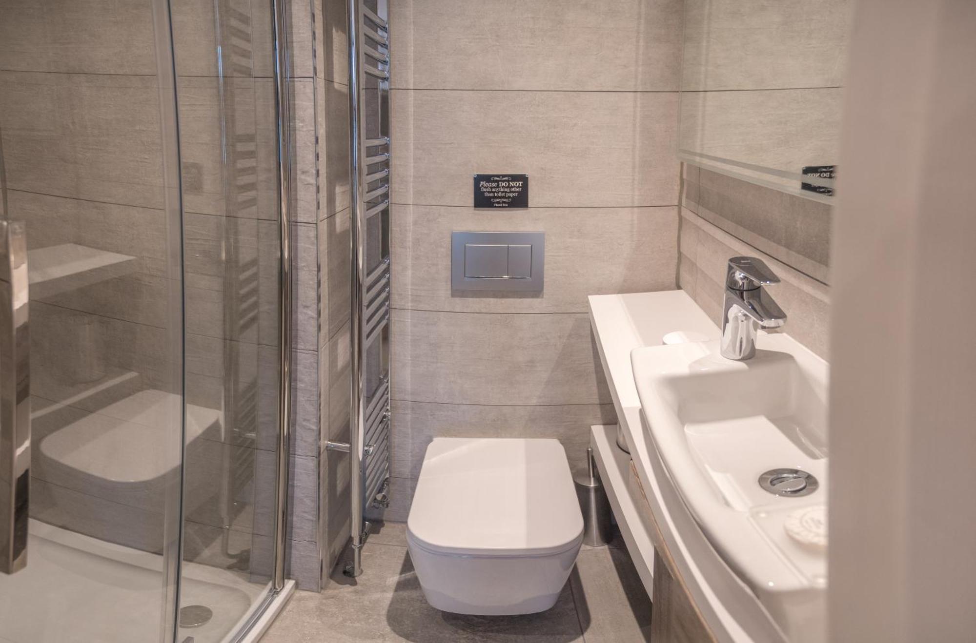 Waterfront House Bed & Breakfast ดาร์ตมัธ ภายนอก รูปภาพ