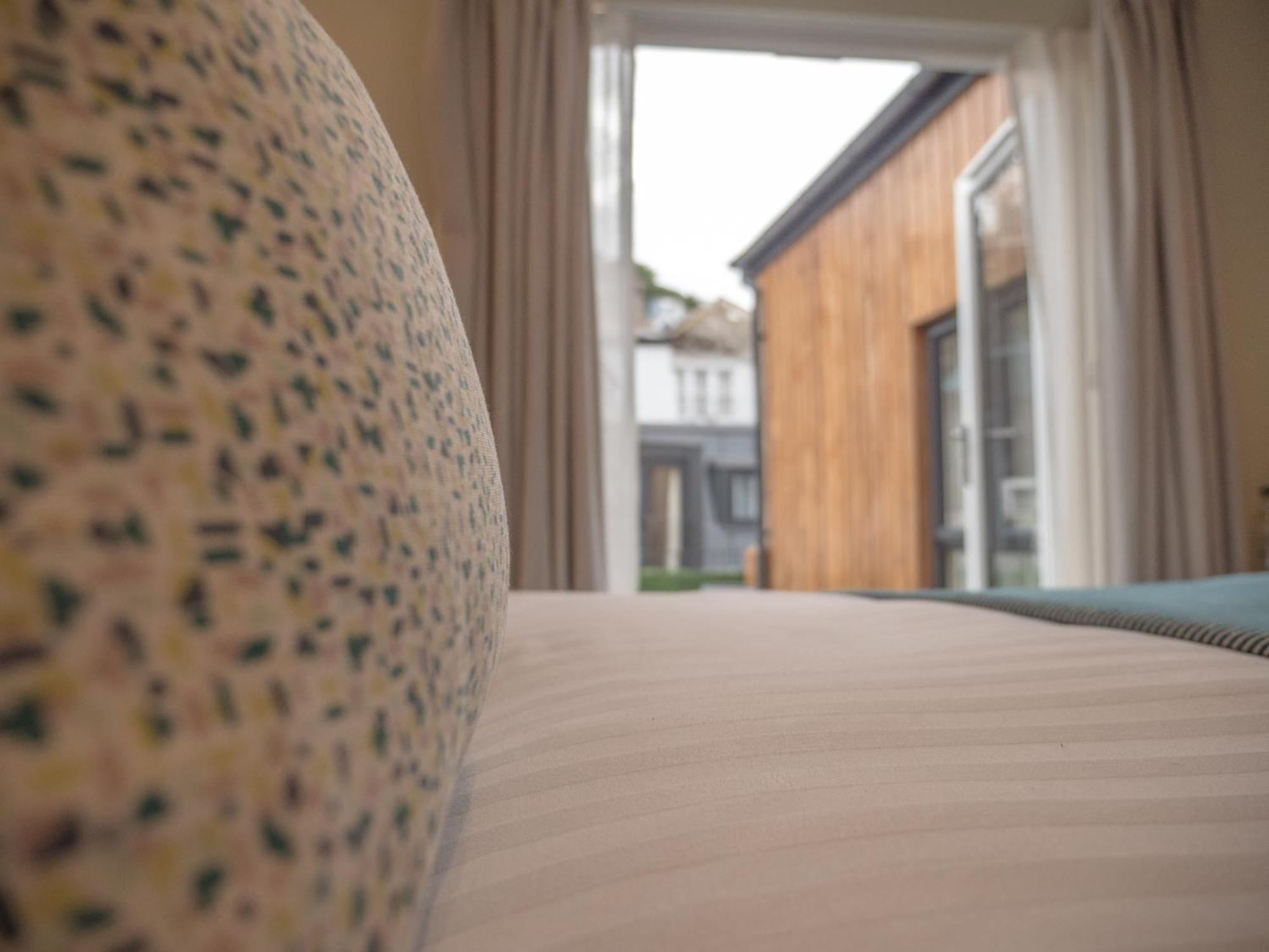 Waterfront House Bed & Breakfast ดาร์ตมัธ ภายนอก รูปภาพ