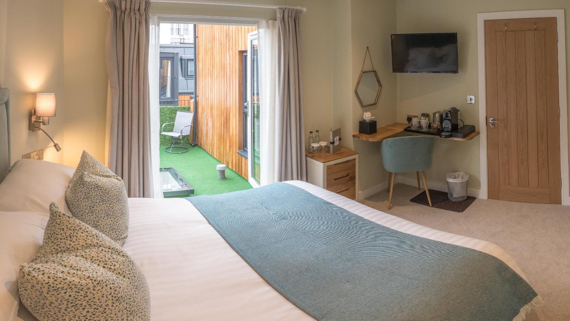 Waterfront House Bed & Breakfast ดาร์ตมัธ ภายนอก รูปภาพ